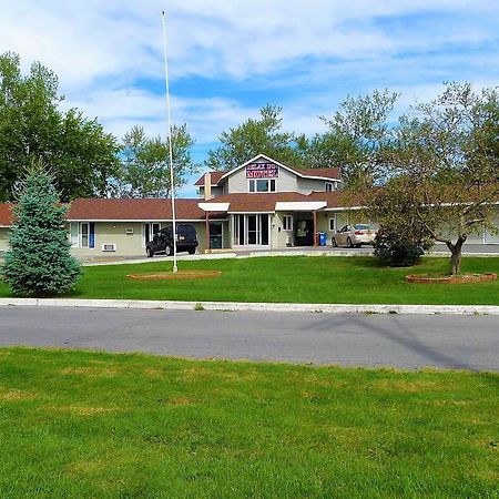 Relax Inn Watertown Уотъртаун Екстериор снимка