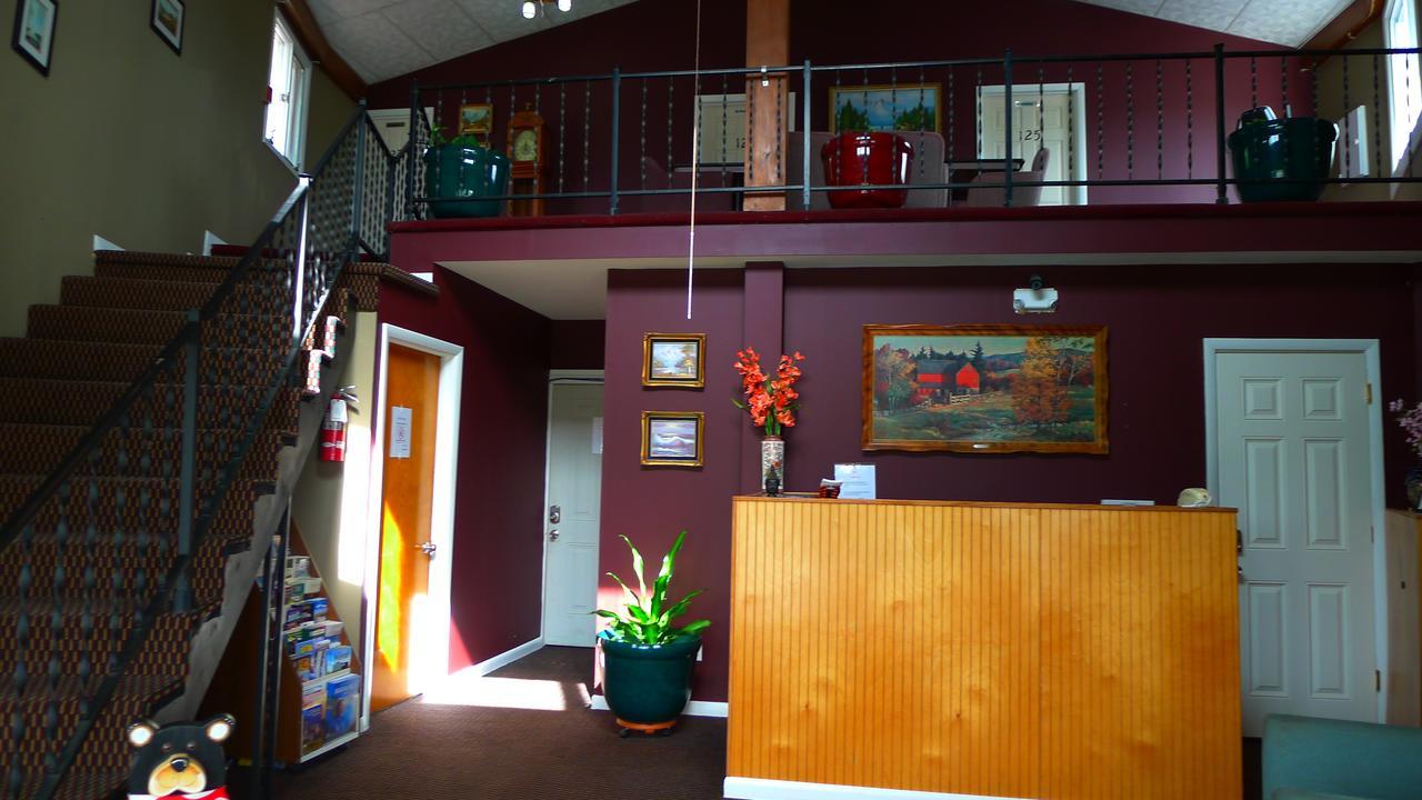 Relax Inn Watertown Уотъртаун Екстериор снимка